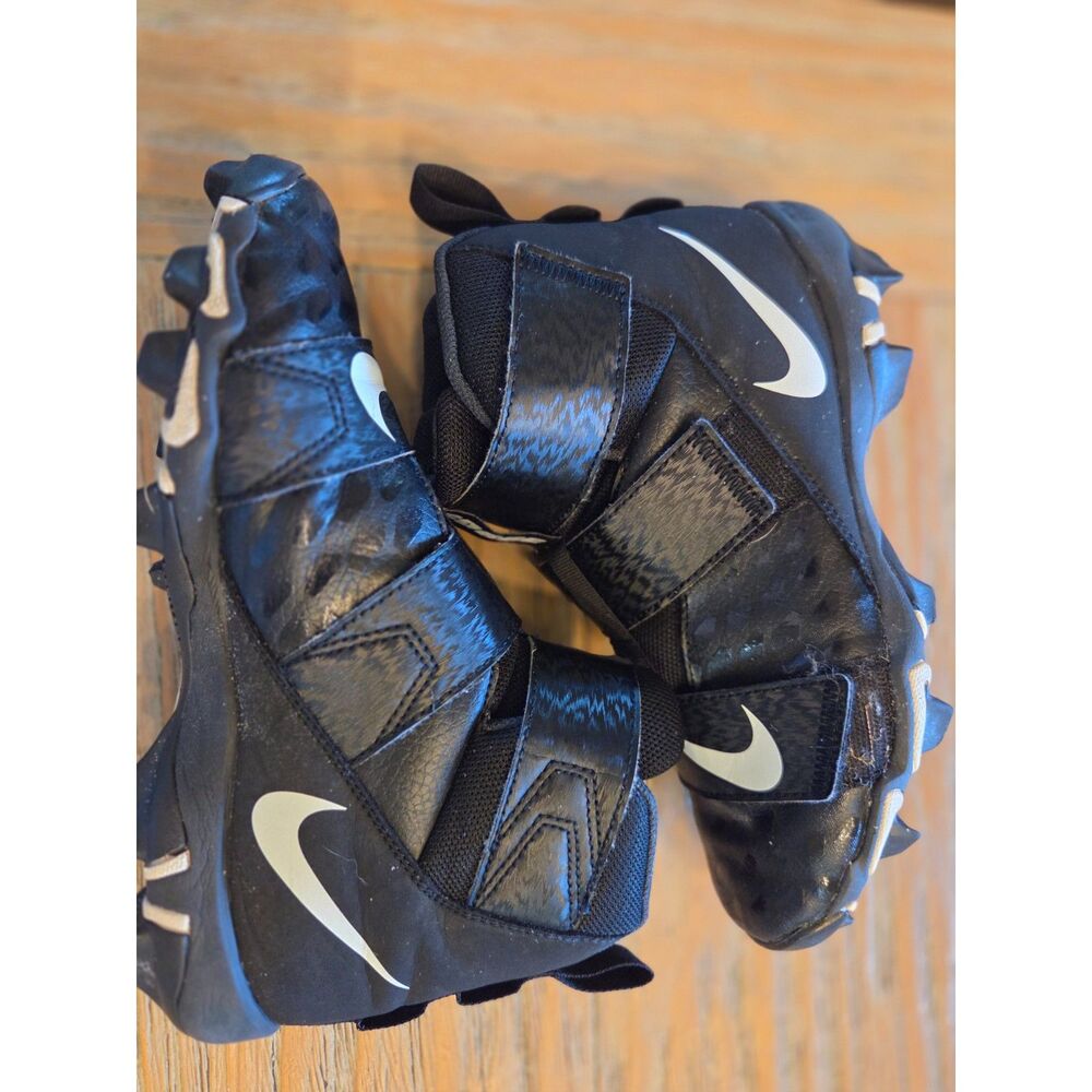 Nike Force Savage Shark 2, size 5.5 boys youth, AQ7723, black/white, football